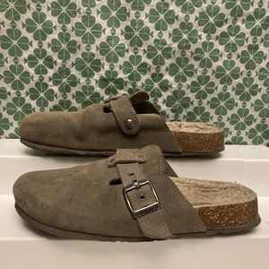 American Eagle Women’s Clogs